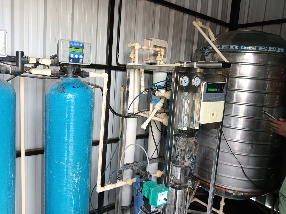 Large commercial RO plant with multiple tanks